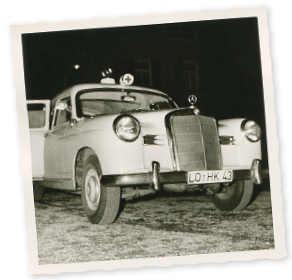 1957 Mercedes mit Blaulicht und Martinshorn